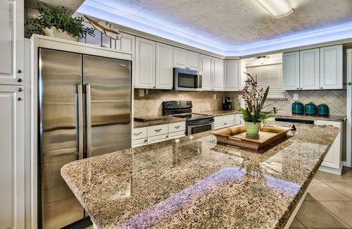 Holiday Isle Condo | WOW! Large 1 BR/1 BA on exclusive Holiday Isle, Destin FL includes Beach Service