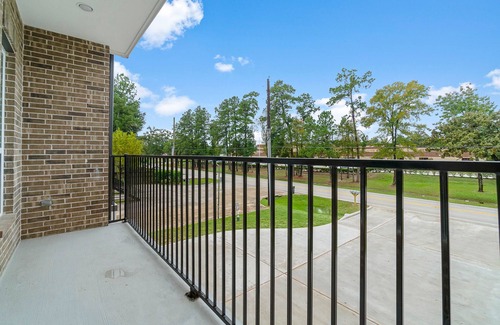 Humble House | Wow! Private Newer 2 Bedroom House - King Bed - 10 mins from IAH Unit C