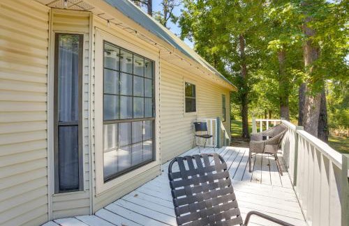 Hemphill House | Wraparound Porch Toledo Bend Reservoir Retreat!