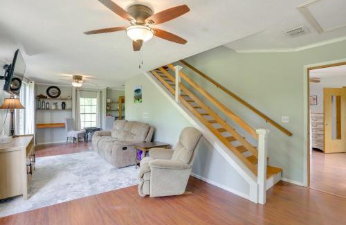 Hemphill House | Wraparound Porch Toledo Bend Reservoir Retreat!