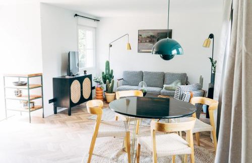 Sangerhausen Apartment | Wunderschönes Chalet mit Gästehaus in der Natur mit Fass-Sauna