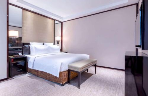 Haishu Hotel | Wyndham Grand Plaza Royale Ningbo