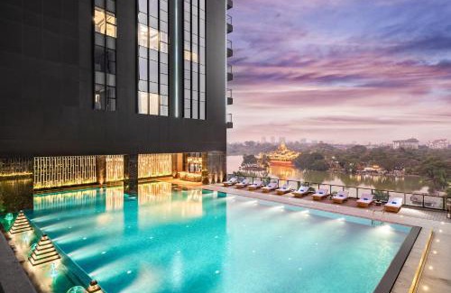 Kandawgyi Lake Area Hotel | Wyndham Grand Yangon