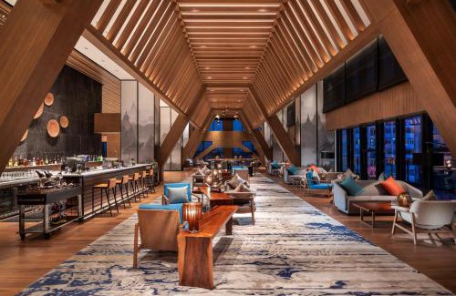 Kandawgyi Lake Area Hotel | Wyndham Grand Yangon