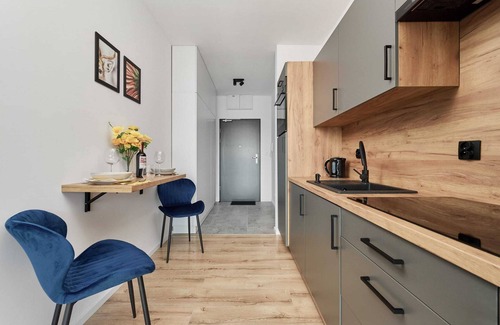 Fabryczna Apartment | x Summary: ★ Easy che