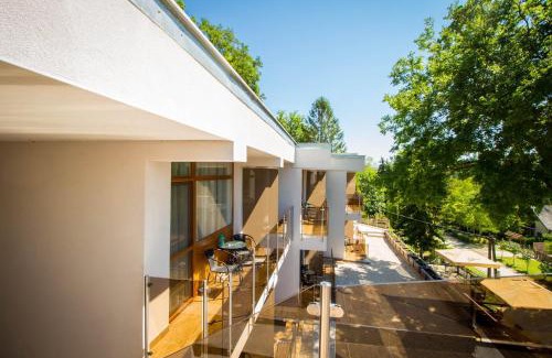 Balatonakarattya Bed & Breakfast | Xendala Panzió