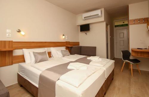 Balatonakarattya Bed & Breakfast | Xendala Panzió