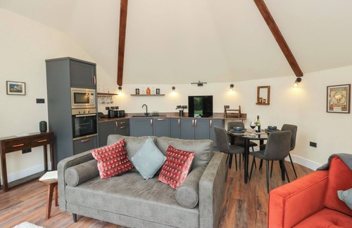 Cribyn Cottage | Y CWLWM - THE CELTIC KNOT, pet friendly, with a garden in Lampeter