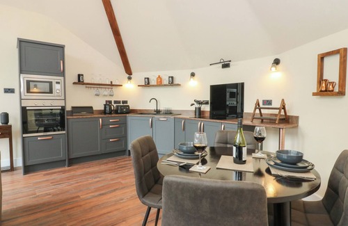Cribyn Cottage | Y CWLWM - THE CELTIC KNOT, pet friendly, with a garden in Lampeter