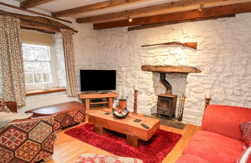 Moylegrove Cottage | Y FELIN, pet friendly, character holiday cottage in St Dogmaels