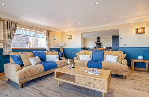 Llanvair Kilgeddin House | Y Golwg - One Bedroom House, Sleeps 2