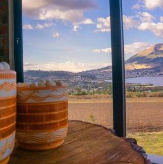 Eugenio Espejo Ski Chalet | Yaktari Cabaña del Florecimiento Lago San Pablo