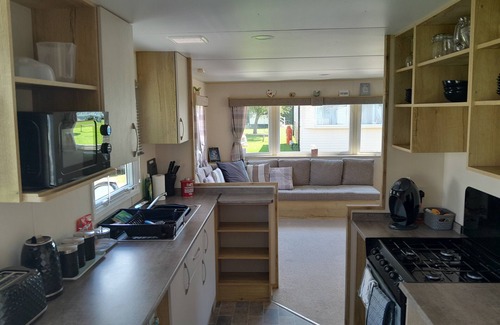 Flookburgh Cabin | Ye Old'e Man - Sleeps 6 & Pet Friendly
