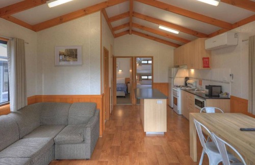 Yea Cabin | Yea Riverside Caravan Park