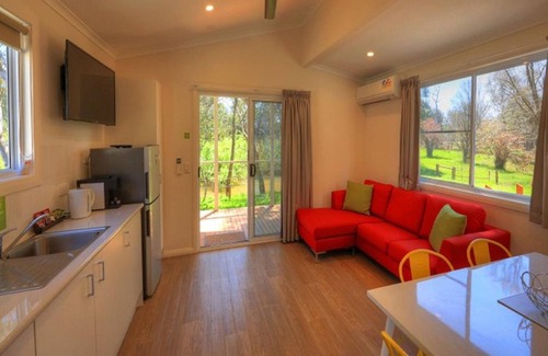 Yea Cabin | Yea Riverside Caravan Park