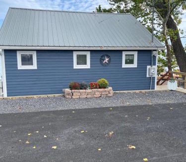 Romulus House | Year-round Cozy Cottage Charm on Cayuga Lake