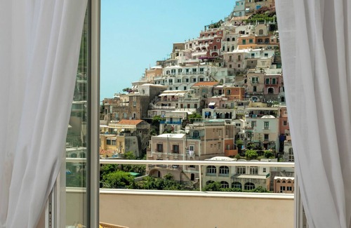 Positano City Centre House | YELLOW CASA DAMA In the Center of Positano with beautiful view