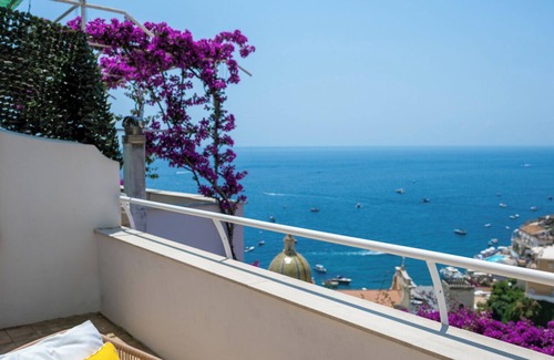 Positano City Centre House | YELLOW CASA DAMA In the Center of Positano with beautiful view