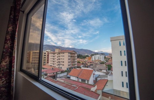 Cochabamba Apartment | Yellow Gem Apt - Campoverde