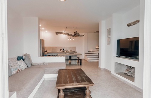 Puerto Villamil House | Yellow Heron House - Comfortable beachfront house