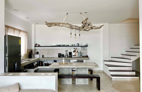 Puerto Villamil House | Yellow Heron House - Comfortable beachfront house