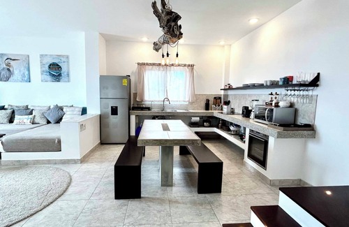 Puerto Villamil House | Yellow Heron House - Comfortable beachfront house