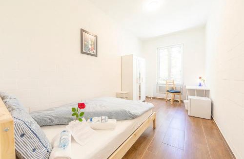 St. Gallen House | YELLOW INN - SIMPLE ROOMS - OLMA Messen & Autobahn 1 Min, HSG 6 Min, Spital 7min, günstige Parkplätze