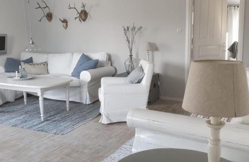 Troxhult House | Yellow Wooden House