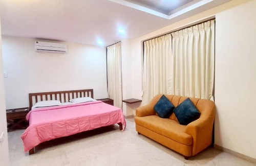 Arsiwalla Villa Villa | YellowBrick Villa - Near Market/Swimming pool/AC/Luxurious