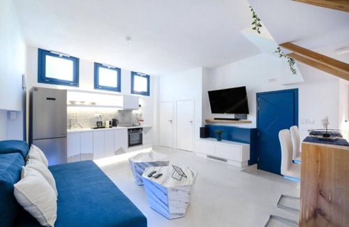 Monolithos House | Yin Villa in Monolithos Beach, next to Fira, close to airport