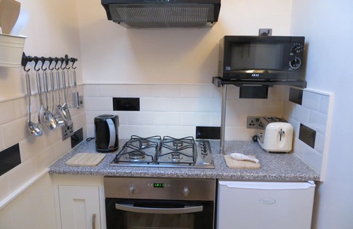 Bicester Cottage | Yogis Cottage Is Cotswold Country Charm With Modern Facilities