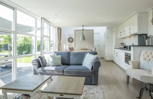 Westenschouwen House | You are guaranteed to unwind and relax in one of the chairs or on the comfy sofa in the central livi