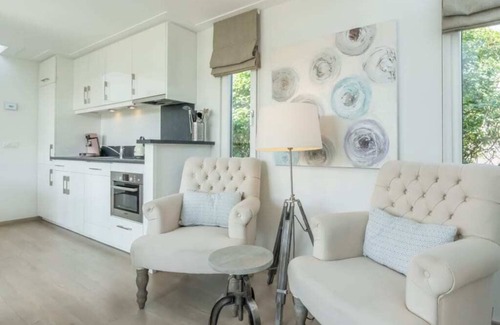 Westenschouwen House | You are guaranteed to unwind and relax in one of the chairs or on the comfy sofa in the central livi