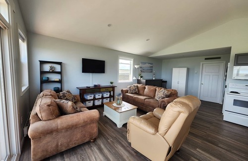 Park Corner Cottage | Your 2 bedroom Blue Cottage Just 2 Minutes away from the Sands of Cousin’s Shore