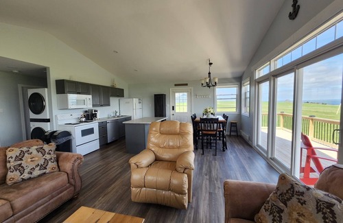 Park Corner Cottage | Your 2 bedroom Blue Cottage Just 2 Minutes away from the Sands of Cousin’s Shore