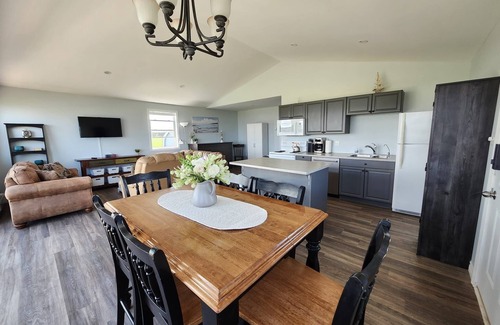 Park Corner Cottage | Your 2 bedroom Blue Cottage Just 2 Minutes away from the Sands of Cousin’s Shore