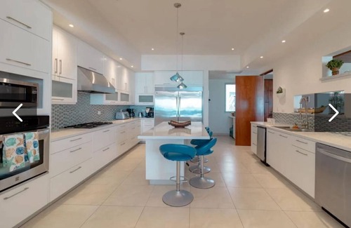 Bahia Kino Villa | Your Beach Haven in Bahía Kino. 7 Beds and Pool.