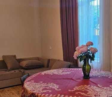 Ambrolauri House | Your corner in Racha შენი კუთხე რაჭაში