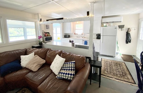 Dudley House | Your Cottage on the Lake