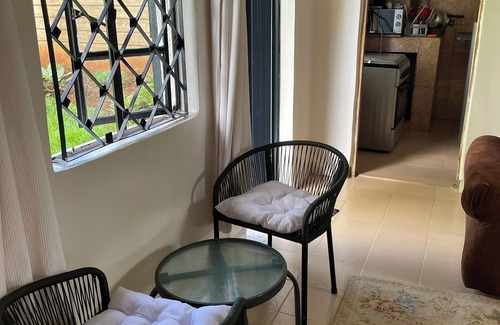 Busia Cabin | Your cozy farm cabin escape! Year-round birds, blooms & serenity.