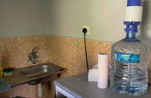 Busia Cabin | Your cozy farm cabin escape! Year-round birds, blooms & serenity.