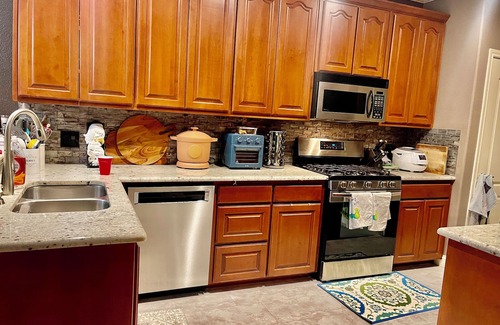 Euless House | Your Cozy Home Away from Home, in a gated neighborhood!