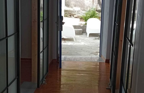 Koroni House | Your Koroni Escape Starts Here: Central Apartment near Zaga Beach and Tavernas.