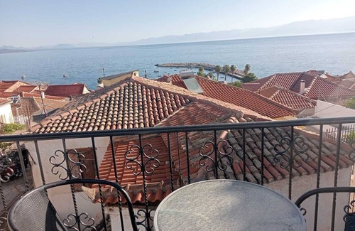 Koroni House | Your Koroni Escape Starts Here: Central Apartment near Zaga Beach and Tavernas.