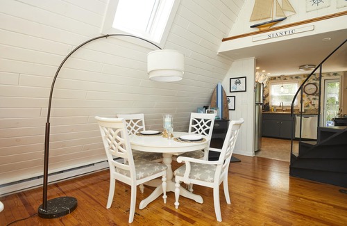 Niantic House | Your Nest Near The Beach