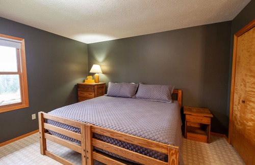 Republic Cabin | Your own private lake with lodge! Sleeps 24 people. Lots of parking.