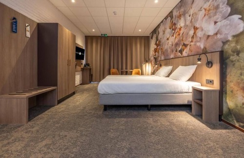 Berg en Dal Hotel | Your Relaxing Getaway: Forest Calm, Poolside Rest & Wellness! Free Parking