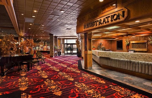 Elko Hotel | Your Relaxing Getaway Awaits! Outdoor Pool, FREE Parking, Pets Allowed!