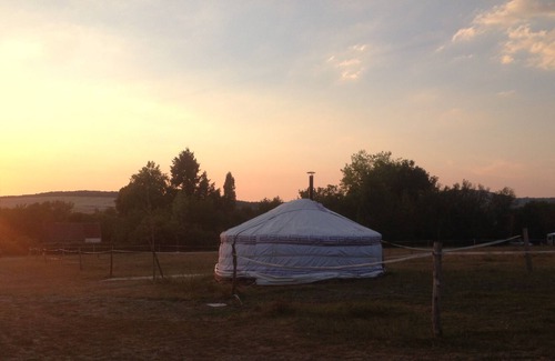 Saint-Leger-sur-Dheune RV Rental | Yourte Mongole