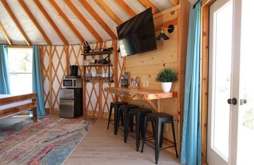 Orderville House | Yurt #4 Near Bryce & Zion w/Stargazing & 2 Kings